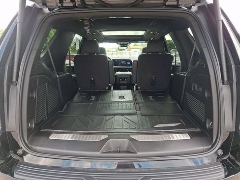 Used 2025 Chevrolet Tahoe High Country AWD/4WD image 32