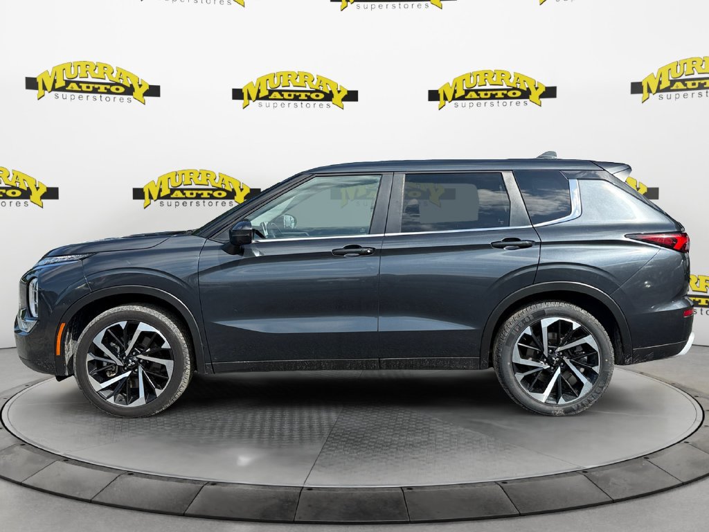 Used 2024 Mitsubishi Outlander SE FWD image 2