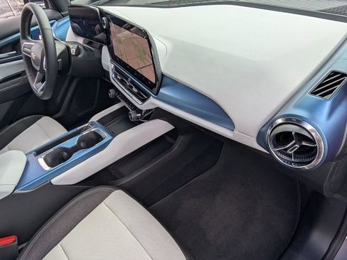 Used 2025 Chevrolet Equinox EV LT image 20