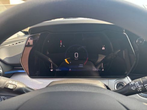 Used 2025 Chevrolet Trax LT image 38