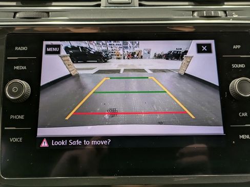 Used 2019 Volkswagen Tiguan SE w/ Panoramic Sunroof Package image 14