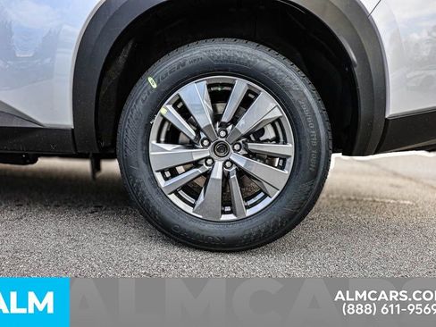 Used 2025 Nissan Pathfinder SV image 18