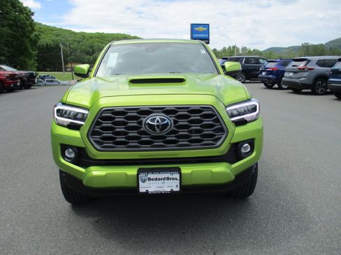 Used 2023 Toyota Tacoma TRD Sport w/ TRD Premium Sport Package AWD/4WD image 2