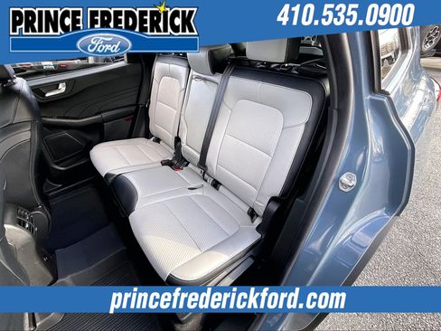 Used 2025 Ford Escape SE image 24