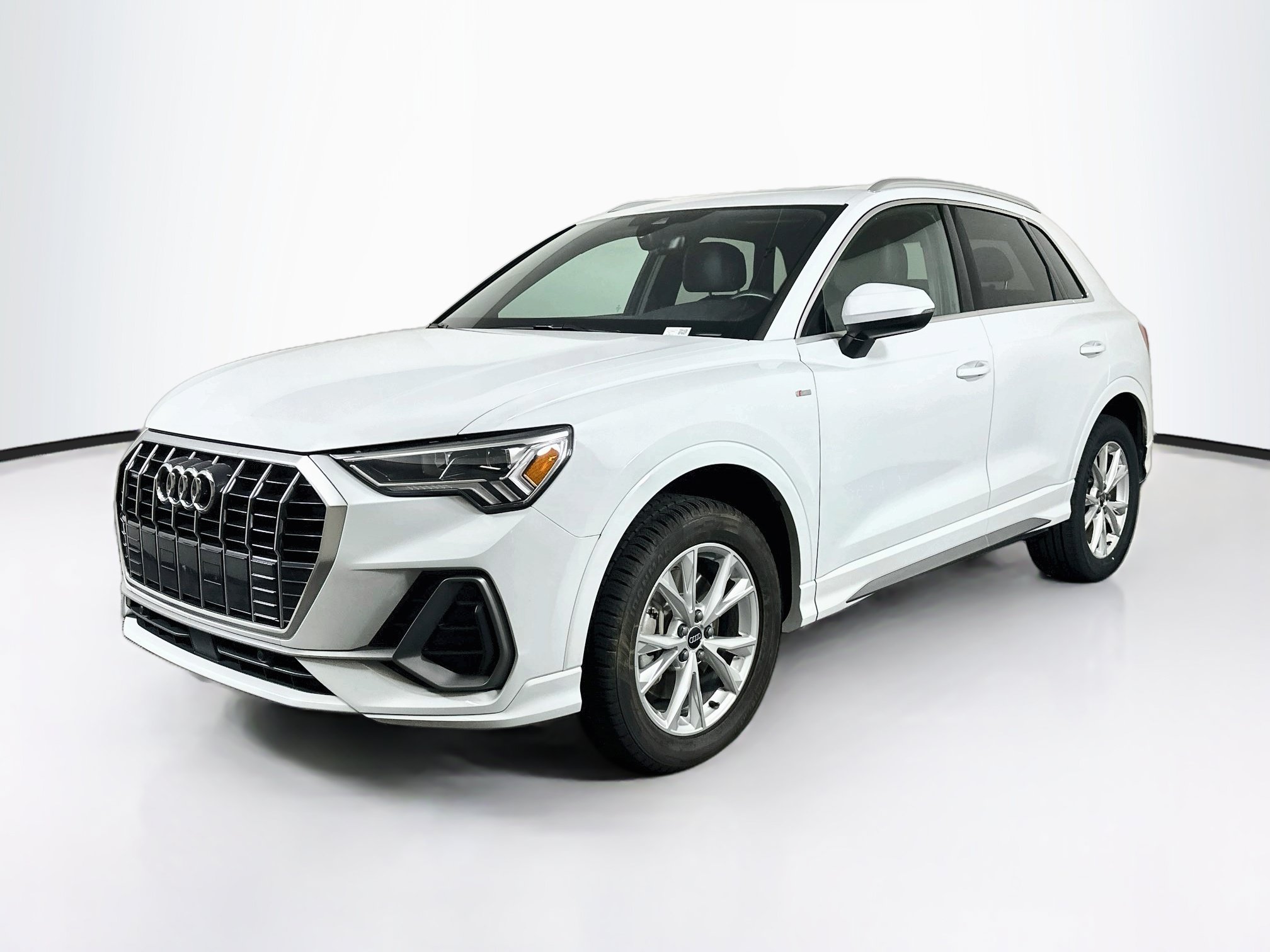 Used 2025 Audi Q3 2.0T Premium AWD/4WD image 3