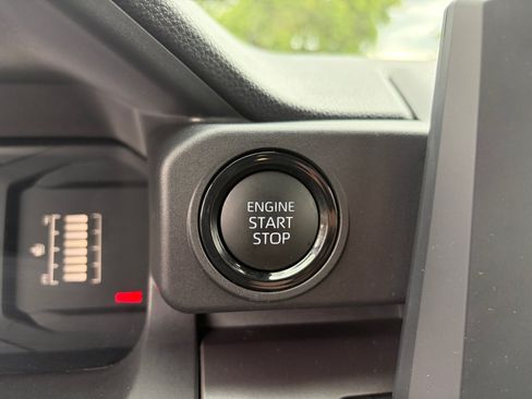 Certified 2025 Toyota Tacoma SR5 AWD/4WD image 20
