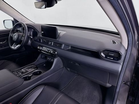 Used 2025 Honda Pilot Elite image 32