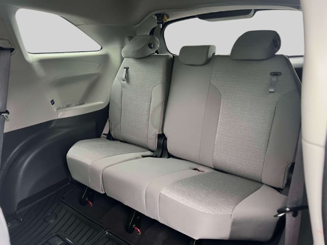Used 2024 Toyota Sienna LE FWD image 19