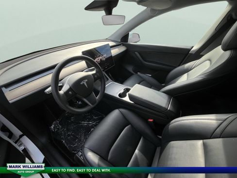 Used 2022 Tesla Model Y Long Range image 21