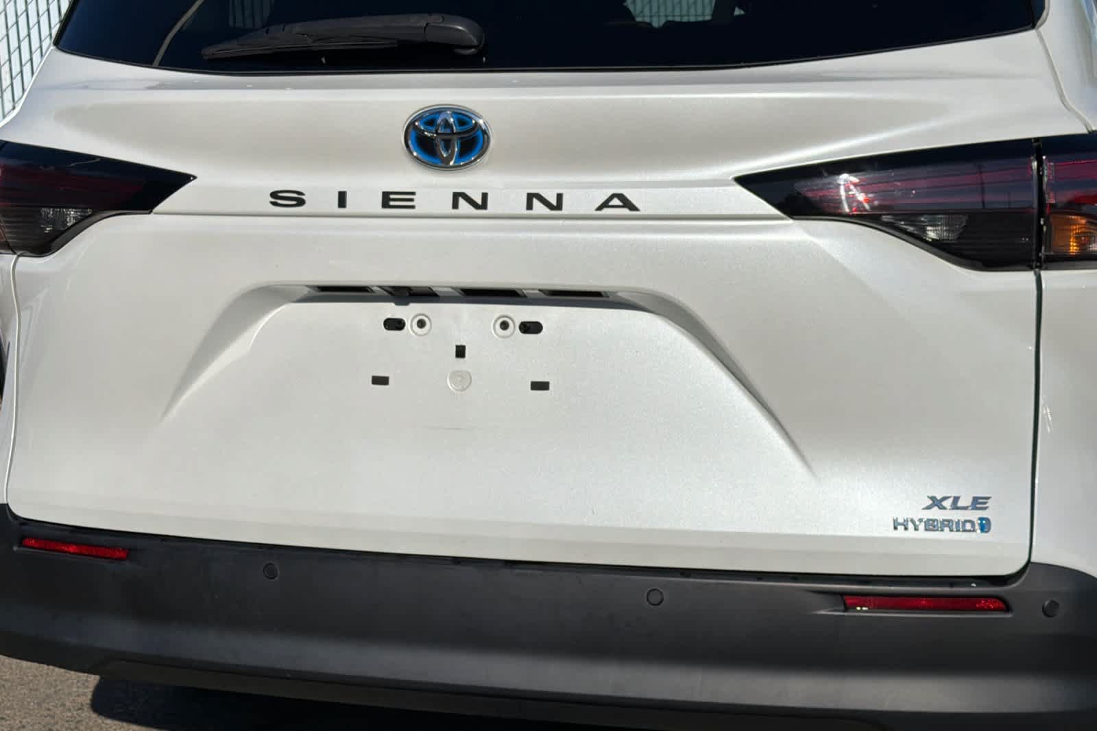 Used 2023 Toyota Sienna XLE FWD image 22