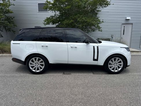 Used 2025 Land Rover Range Rover SE AWD/4WD image 5