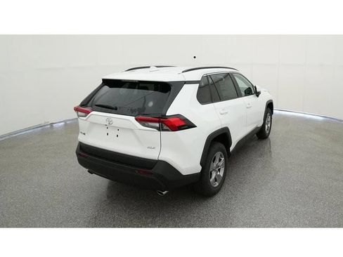 Used 2022 Toyota RAV4 XLE w/ Convenience Package FWD image 10