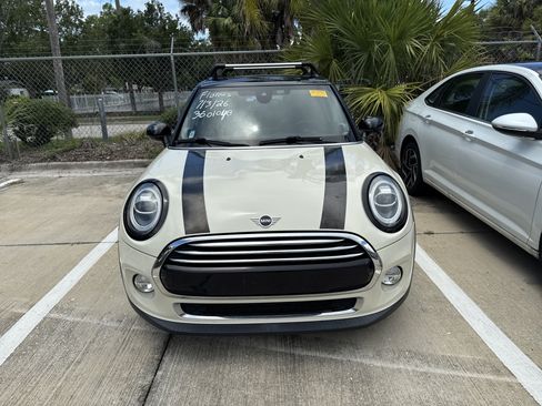 Used 2019 MINI Cooper 4-Door Hardtop FWD image 2