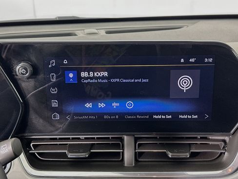 Used 2025 Chevrolet Trax LT w/ LT Convenience Package image 19