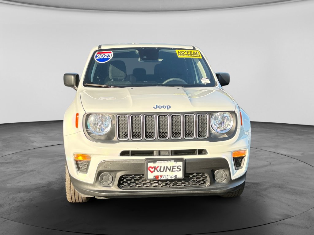 Used 2023 Jeep Renegade Latitude AWD/4WD image 3