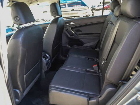 Used 2018 Volkswagen Tiguan SE image 17