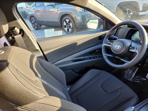New 2025 Hyundai Elantra Sport image 18