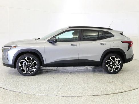 New 2026 Chevrolet Trax RS w/ Driver Confidence Package FWD image 4