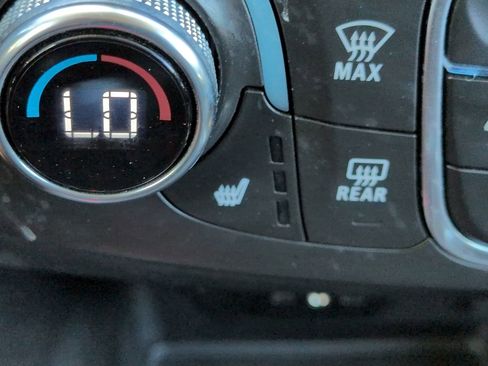 Used 2019 Chevrolet Traverse LT FWD image 23