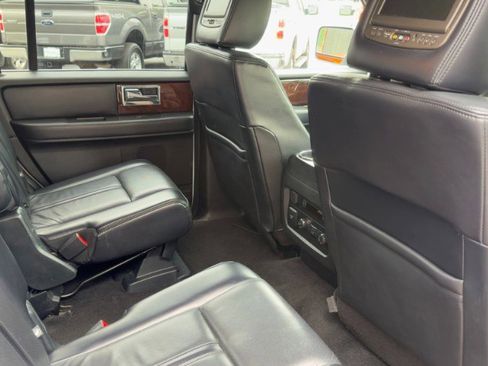 Used 2017 Lincoln Navigator Select AWD/4WD image 14