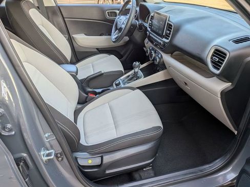 Used 2025 Hyundai Venue SEL image 34