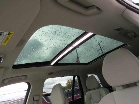 Used 2022 Volvo XC90 T6 Inscription w/ Advanced Package image 18