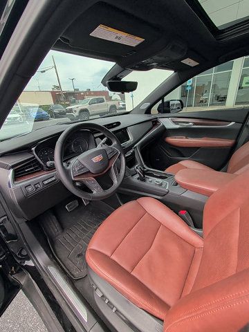 Used 2025 Cadillac XT5 Sportv w/ Technology Package AWD/4WD image 18