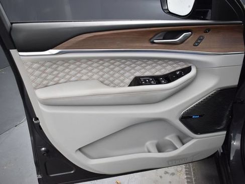 Used 2022 Jeep Grand Cherokee Summit w/ MOPAR Finishing Package AWD/4WD image 18