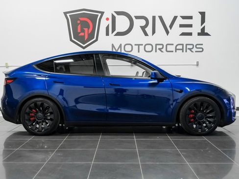 Used 2023 Tesla Model Y Performance image 10