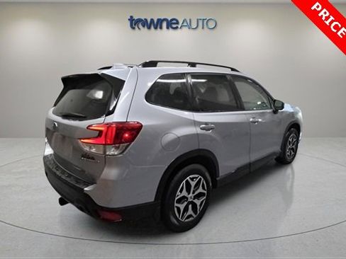 Used 2019 Subaru Forester Premium w/ All-Weather Package image 5