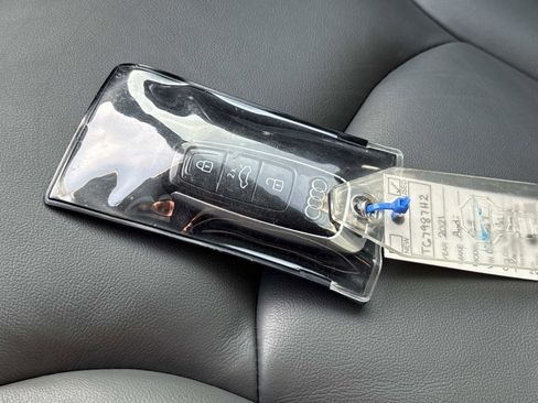 Used 2021 Audi Q8 Premium image 37