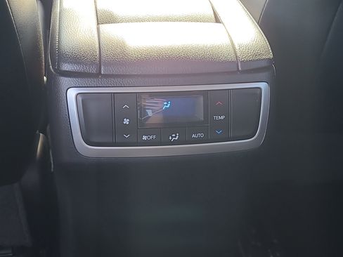 Used 2019 Toyota Highlander Limited image 16