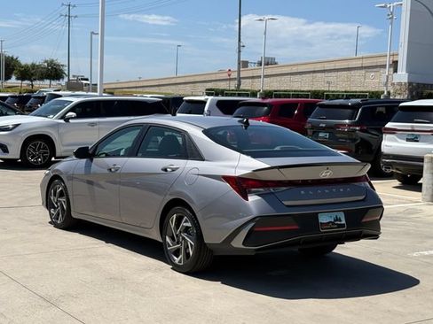 Used 2025 Hyundai Elantra Sport FWD image 5