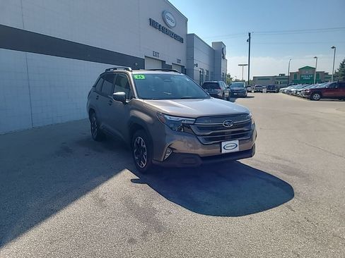 Used 2025 Subaru Forester Premium w/ Convenience Package #1 AWD/4WD image 8
