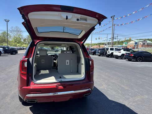 Used 2023 GMC Acadia Denali w/ Denali Ultimate Package AWD/4WD image 7