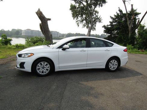 Used 2019 Ford Fusion S FWD image 3
