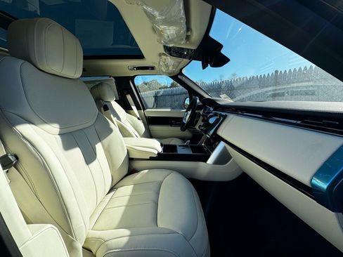 New 2025 Land Rover Range Rover SE image 22