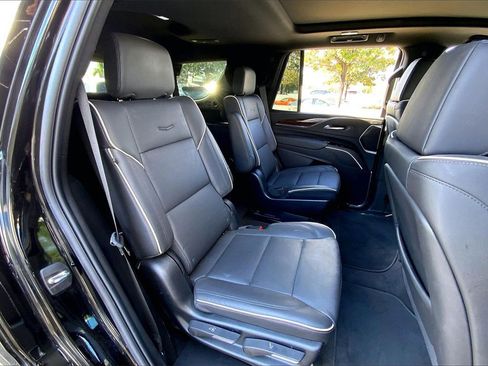 Certified 2024 Cadillac Escalade Premium Luxury image 19