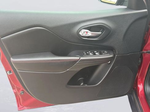 Used 2015 Jeep Cherokee Trailhawk w/ Comfort/Convenience Group image 21