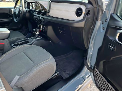 Used 2024 Jeep Gladiator Sport image 21