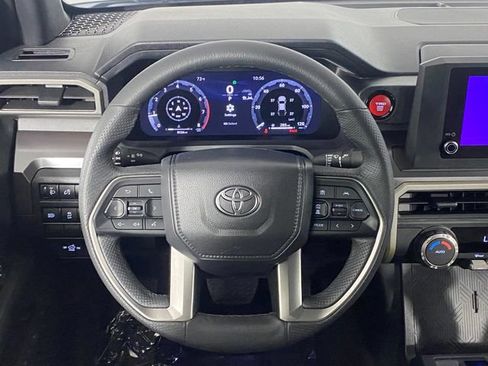 Certified 2025 Toyota Tacoma TRD Off-Road AWD/4WD image 18
