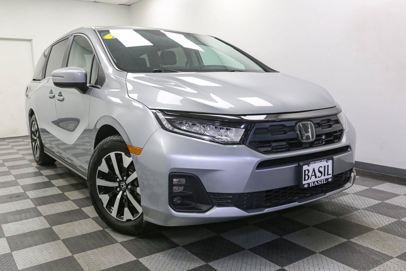 Used 2025 Honda Odyssey EX-L image 2
