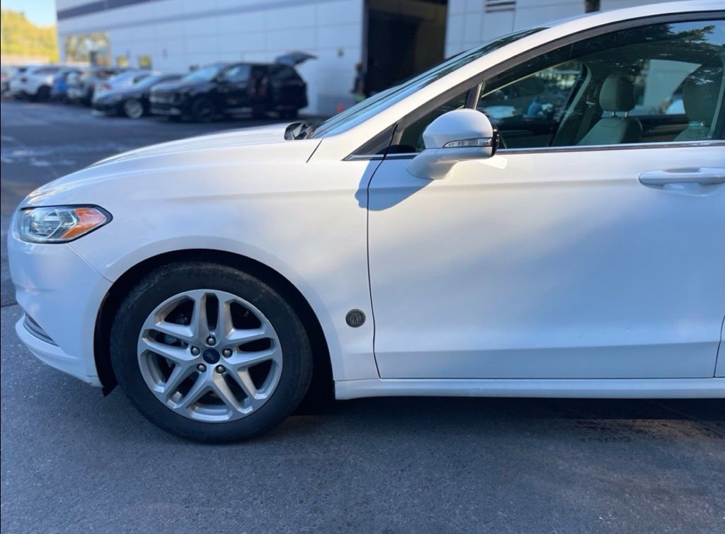 Used 2016 Ford Fusion SE FWD image 8