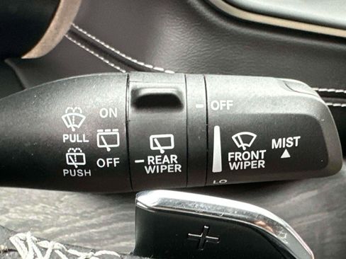 Used 2024 Jeep Grand Cherokee Limited image 22