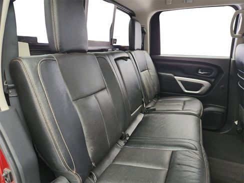 Used 2019 Nissan Titan SL image 32