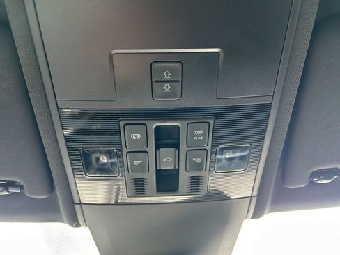 Used 2022 Volkswagen Atlas Cross Sport SEL R-Line image 33