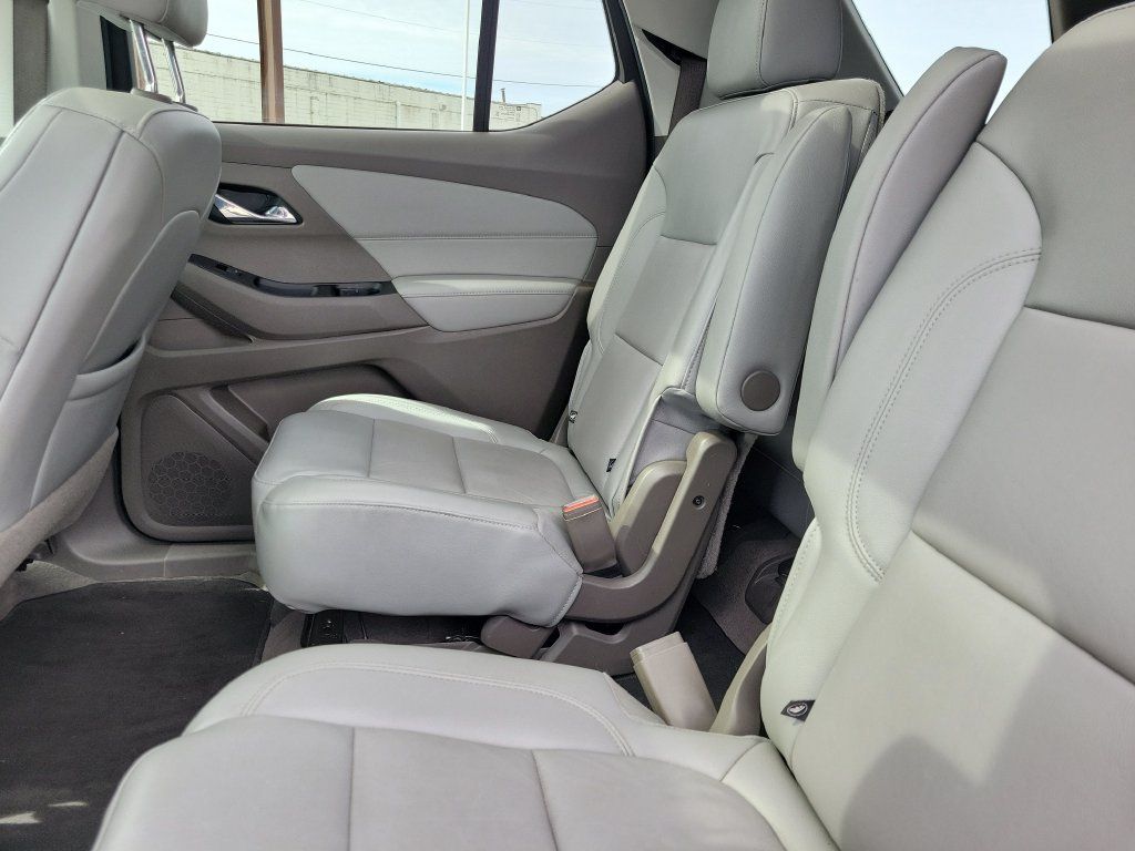 Used 2021 Chevrolet Traverse LT w/ LT Premium Package AWD/4WD image 12