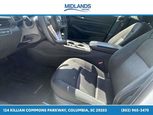 Used 2025 Nissan Altima 2.5 SV FWD image 14
