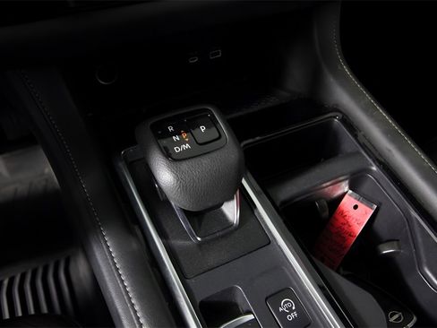 Used 2024 Nissan Pathfinder SL image 30