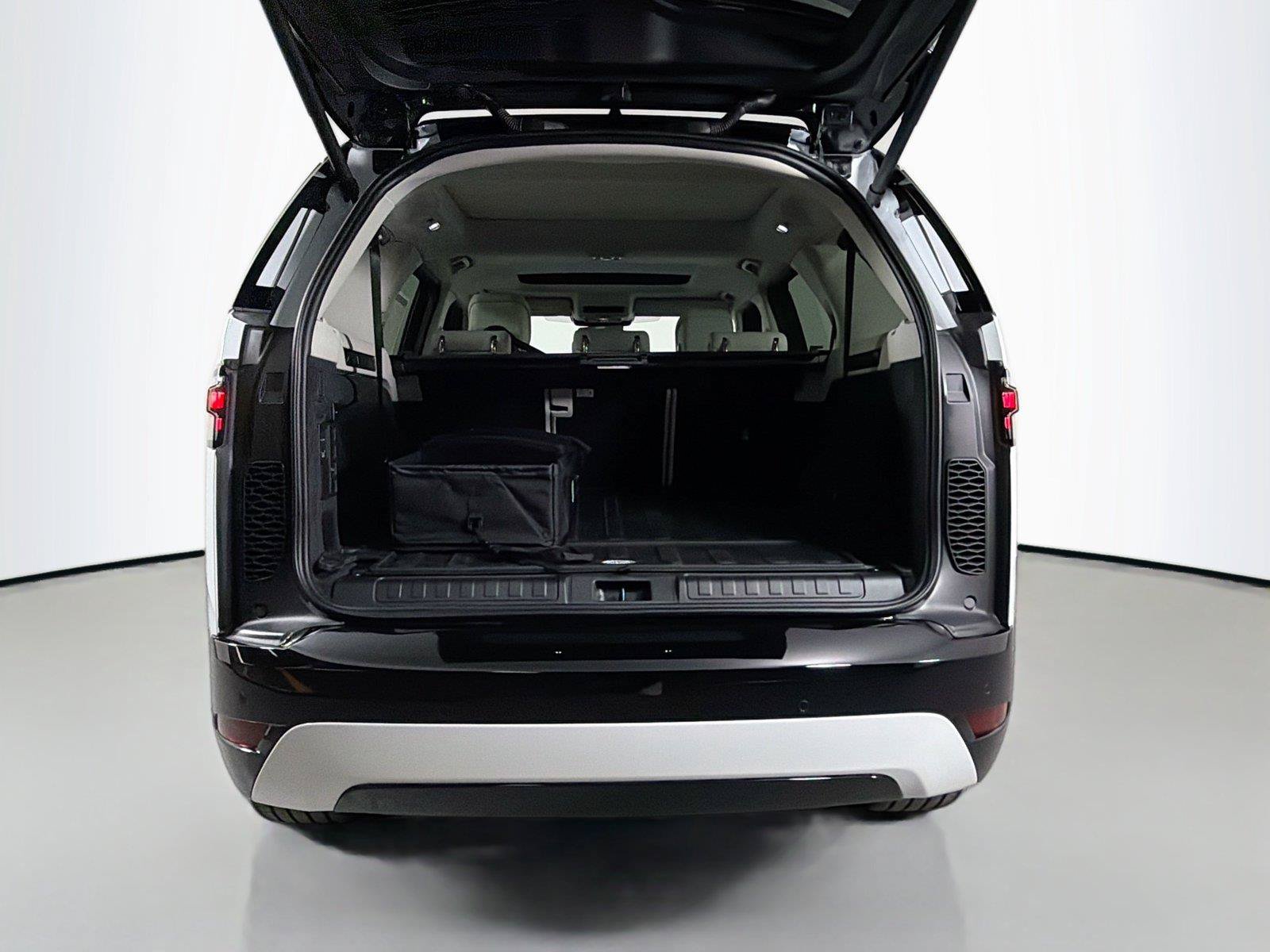 Certified 2026 Land Rover Discovery Dynamic SE AWD/4WD image 27